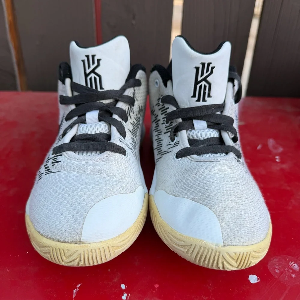 Nike Kyrie Basketball Shoes Gray Black Youth‎ 5.5Y Flytrap Style - Picture 6 of 8